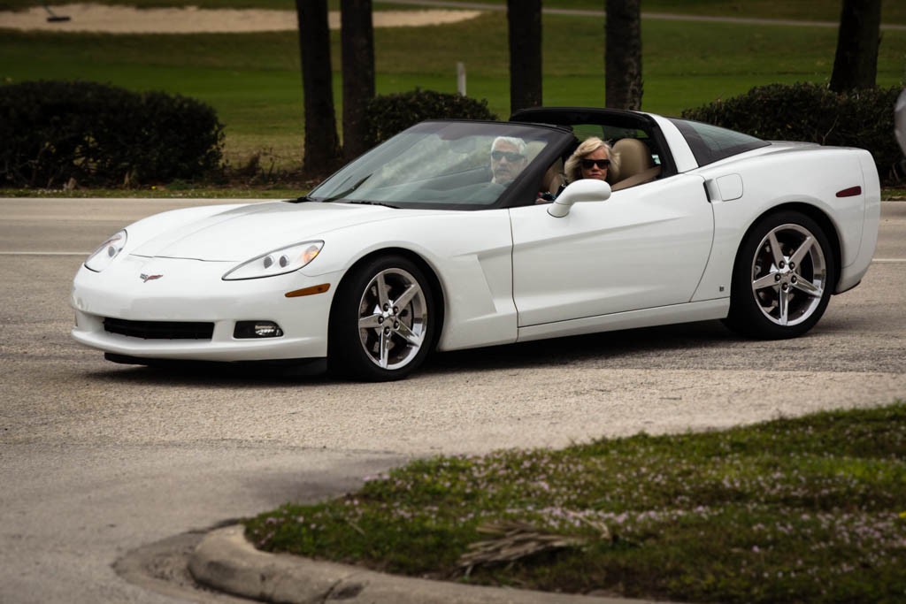 My parents' friends have a vette! ...and this is the only photo I got of it... I need to take more car pics!