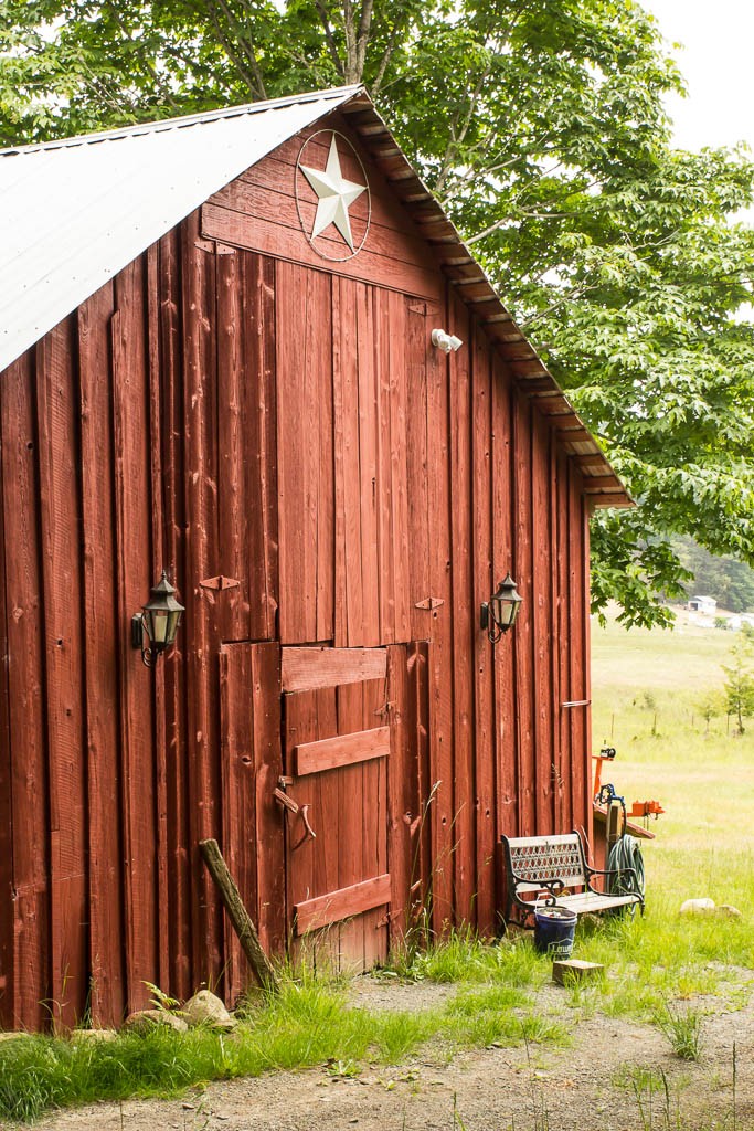 Precious red barn.