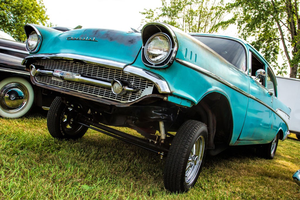 Subtle Chevy gasser. Usually they're covered in stickers and graphics, but not this one. 