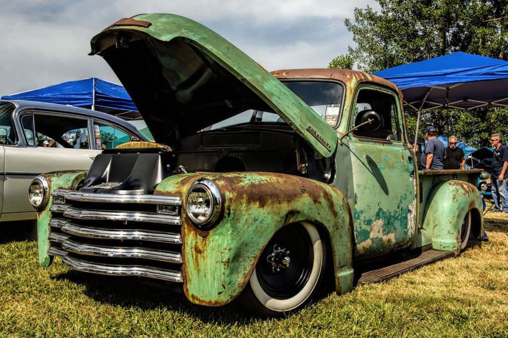 Love the patina on this truck. and the green!