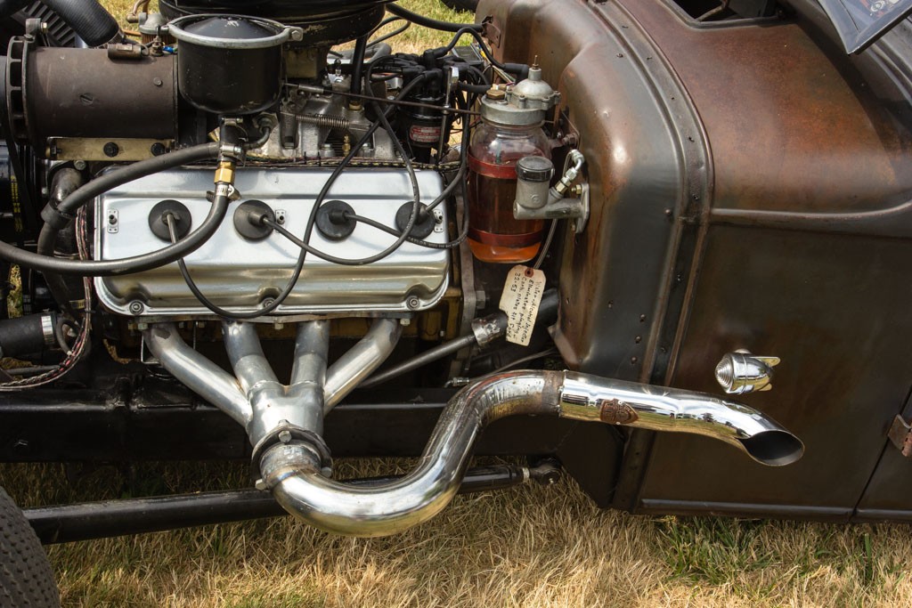 Even shorty headers look cool if they're on a hemi!