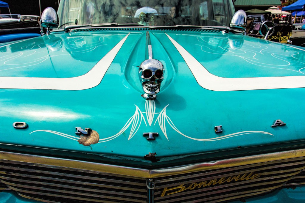 Teal, scallops, pinstriping and a skull!