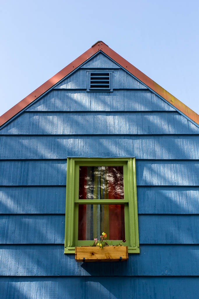 I liked this colorful little house