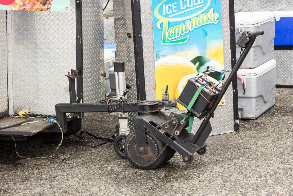 Food cart with self propelled tongue cart. Very interesting!