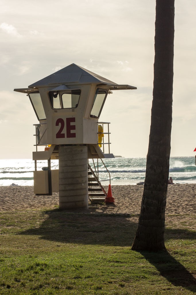 Legit lifeguard hut. I've never seen one before. Guess you're just on your own in Florida...