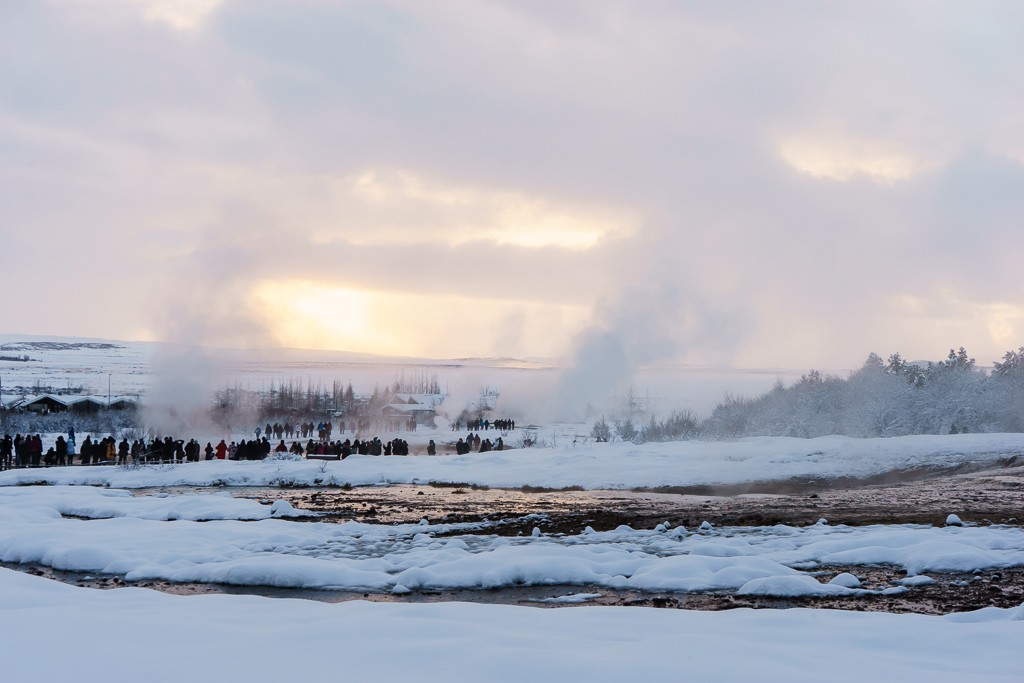 Lots of people lined up for Strokkur