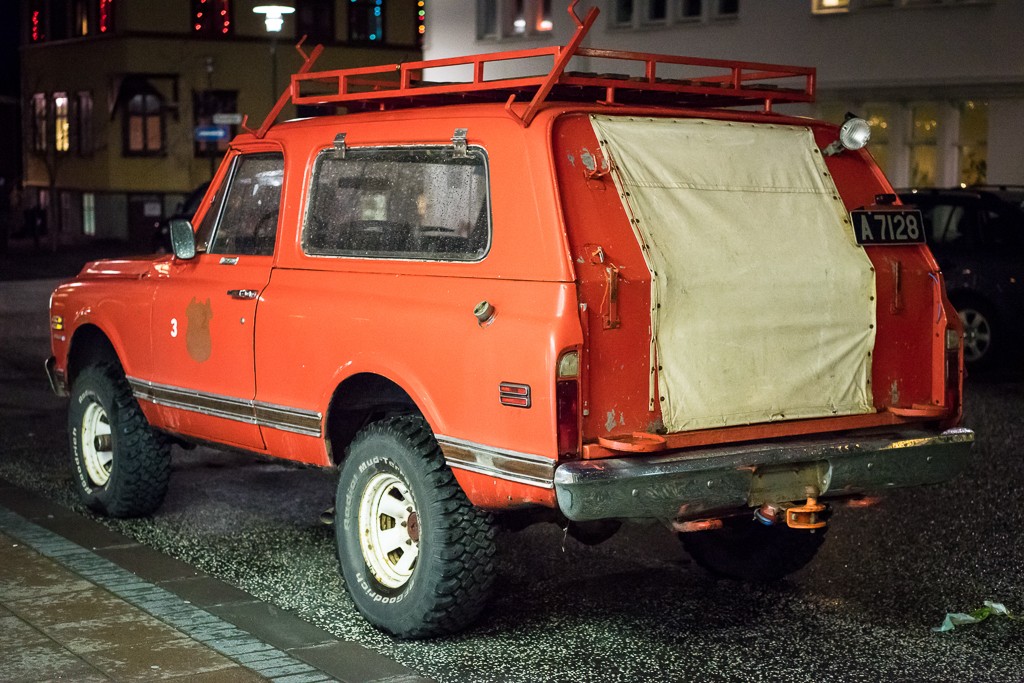 It's got a canvas door on the back of the hardtop?! and a bitchin roof rack!?