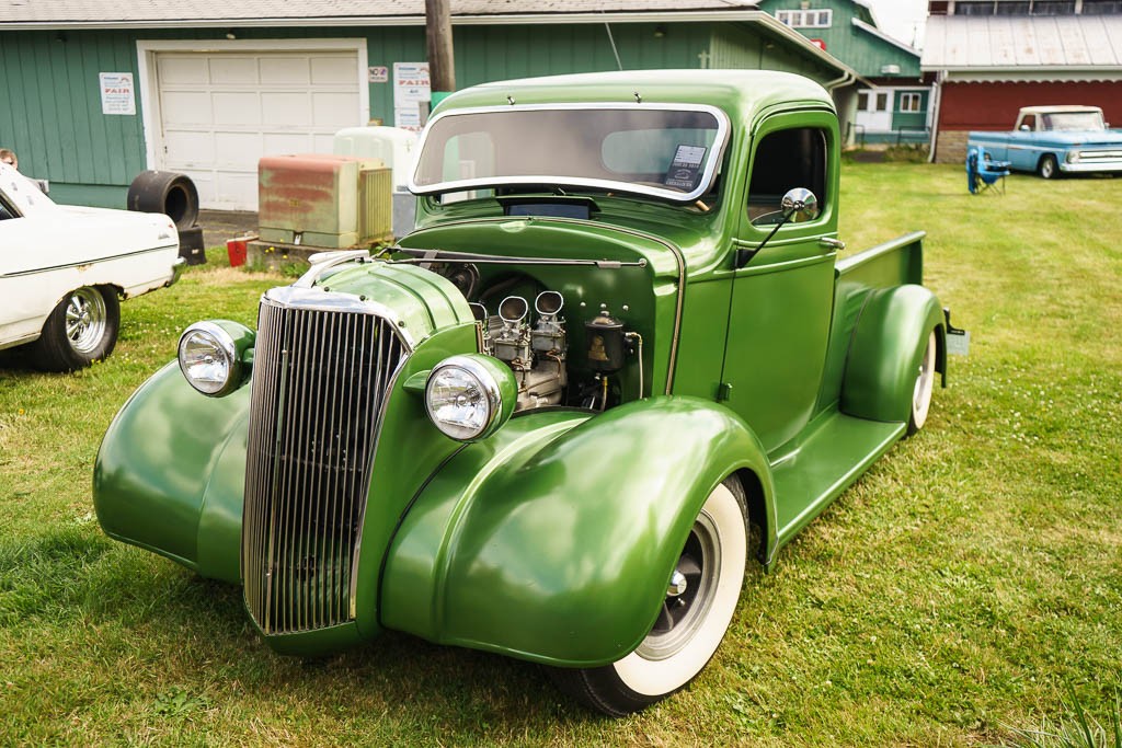 This is the same body style as my '37 Chevy. (This might have been a '36...) It was nice to see one that's actually nice. 