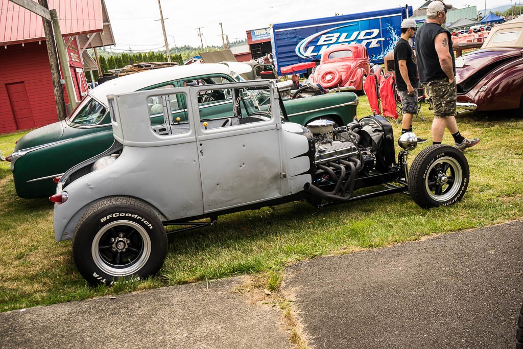 I really love the Model T now. Dig that flat top roof. 